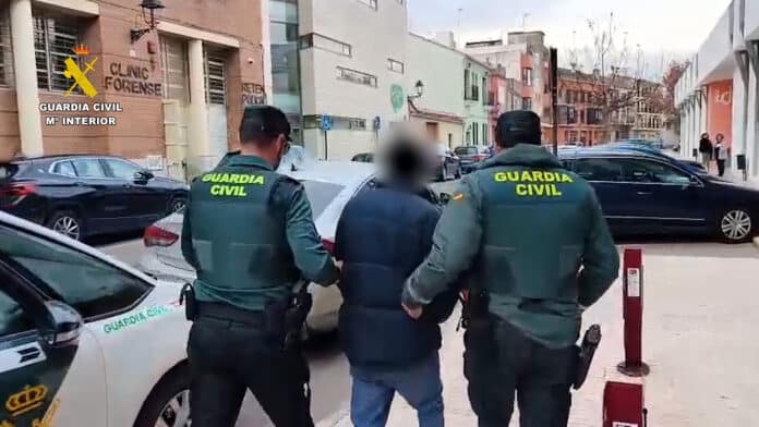 All seven suspects are Spanish men aged 33 to 54. They face charges including theft, violations of court orders, burglary, driving without a license, electricity fraud, and participation in a criminal organization.