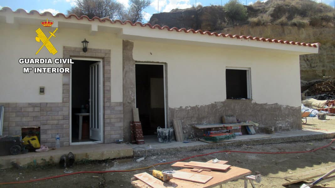 The investigation was led by the Guardia Civil’s SEPRONA environmental unit as part of Operation Áridos, aimed at cracking down on illegal development in protected and rural areas of the Region of Murcia.