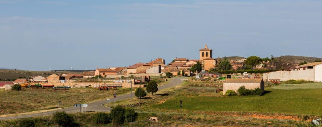 With an economy based on livestock farming and a mix of shepherds and retirees, Arenillas offers a quiet rural lifestyle — and a rare chance to live in Spain without paying a single euro in rent, in exchange for helping keep a village alive.
