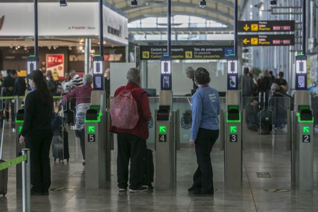 Myndighetene advarer om at grensemyndighetene kan innføre et forbud på opptil tre år, noe som blokkerer innreise til Spania og resten av Schengen-området.