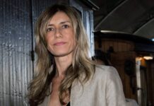 Дружина прем'єр-міністра Іспанії уникла суду присяжних через фіаско з доказами Провінційний суд Мадрида скасував рішення про суд над дружиною прем'єр-міністра Іспанії Бегонією Гомес перед судом присяжних, посилаючись на відсутність «переконливих та послідовних доказів» для виправдання такої процедури з високими ставками.