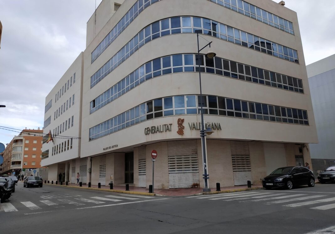 Im Dezember wurde sein Haus in Orihuela Costa mit Maschinengewehrfeuer beschossen, während er und seine Familie sich darin aufhielten. Am Tatort wurden mehr als 20 Patronenhülsen eines Sturmgewehrs sichergestellt.