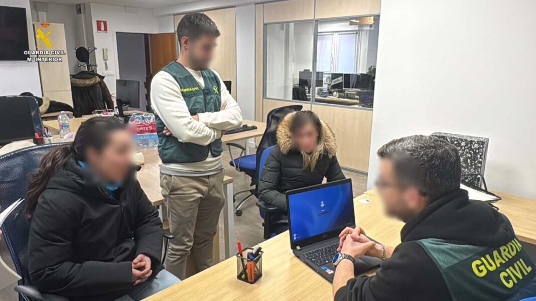 Rechercheurs hebben 42 afzonderlijke overboekingen naar rekeningen in Denemarken, Litouwen, het Verenigd Koninkrijk en China getraceerd, waarmee een internationaal witwasnetwerk in Europa en Azië aan het licht is gekomen.