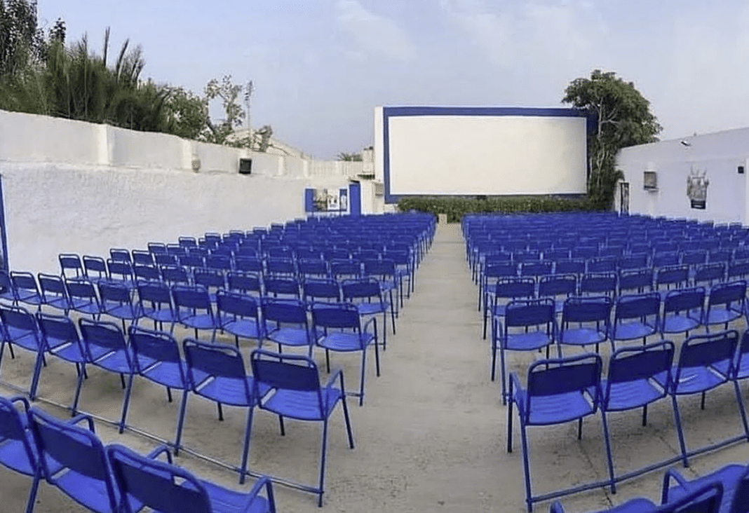 With its closure, La Torre de la Horadada loses not just a cinema, but a shared memory — a place where summers were measured in films, laughter and warm night air.