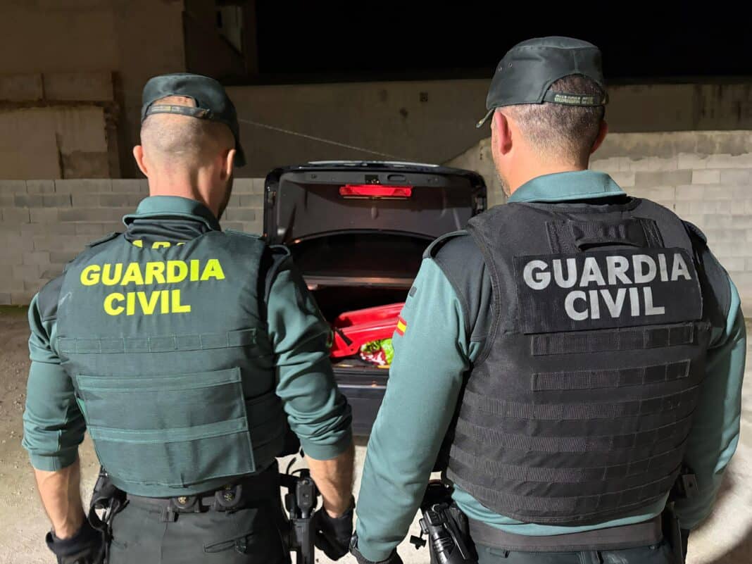 Une patrouille de routine s'est transformée en une importante saisie de drogue après qu'un homme a été arrêté avec 17 kilos de cocaïne dissimulés dans le coffre de sa voiture à San Isidro.