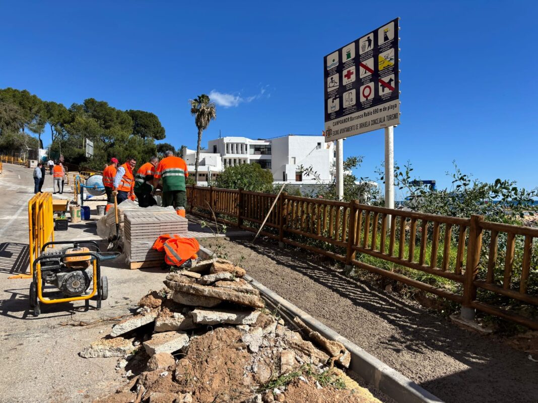 Orihuela Costa mejorará significativamente el acceso peatonal y su conexión con el paseo marítimo con una remodelación integral de la calle Barranco Rubio, un proyecto largamente esperado que tiene como objetivo modernizar la zona y mejorar la seguridad.