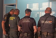 Allanan bares, atrapan a fugitivo: 17 detenidos en ofensiva contra la inmigración en Vega Baja Diecisiete personas fueron detenidas y un sospechoso de tráfico de drogas fue capturado en un operativo policial en locales de ocio nocturno de Almoradí y Callosa de Segura.