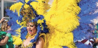 Rund um den Cabo Roig-Streifen mit St. Patrick auf einer grünen Welle Cabo Roig erstrahlte an diesem Wochenende in Grün, als Tausende von Einheimischen und Besuchern den berühmten Küstenstreifen an der Orihuela Costa bevölkerten, um die alljährliche St. Patrick's Day Parade zu genießen, eine der größten Feierlichkeiten dieser Art auf dem europäischen Festland.