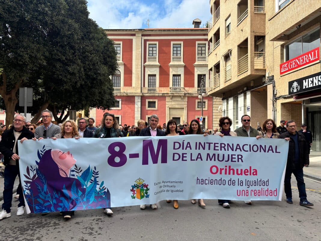 About a hundred people took to the streets of Orihuela on Sunday to mark International Women's Day, joining a march organised by the city council and the local Equality Board under the slogan “Orihuela Making Equality a Reality.”