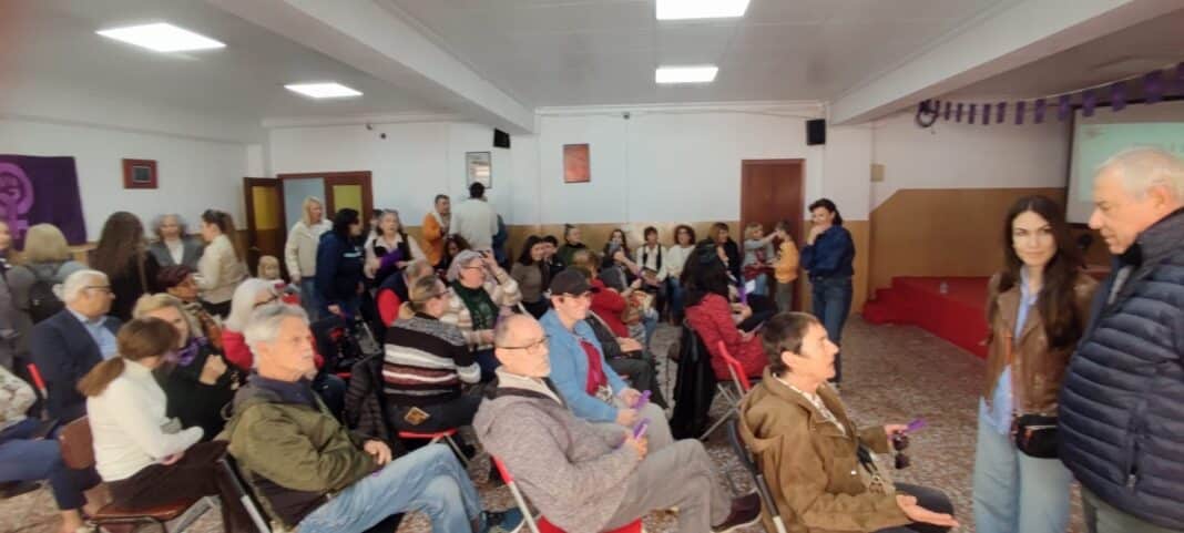 The Torrevieja branch of the Spanish Socialist Workers’ Party (PSOE) in Torrevieja marked Interna-tional Women’s Day on Saturday with a public discussion event at the party’s Casa del Pueblo headquarters, bringing together more than 70 attendees to reflect on women’s rights and workplace equality.