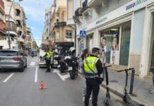 Torrevieja Police Crack Down on Uninsured E-Scooters During recent operations, officers carried out targeted checks at two key locations. At Calle Ramón Gallud intersecting with Calle Orihuela, five PMVs were stopped. All users were fined and the scooters impounded for lacking the mandatory civil liability insurance (SOA).