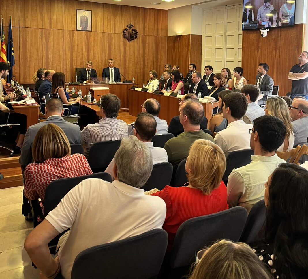 A recent Orihuela Plenary Cambiemos Orihuela has renewed pressure on the municipal council to strip Francisco Franco of the honours he still officially holds in the municipality, arguing that their continued existence breaches Spain’s Democratic Memory legislation and is incompatible with the city’s democratic values.