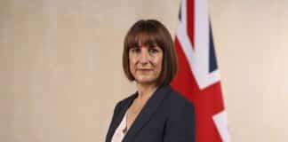 Reeves in Madrid: Britse minister van Financiën bezegelt grootschalige investeringsgolf in Spanje Rachel Reeves bezoekt vandaag Madrid om 120 van Spanje's belangrijkste bedrijven en investeerders te ontmoeten, evenals minister van Economie, Handel en Bedrijven Carlos Cuerpo.