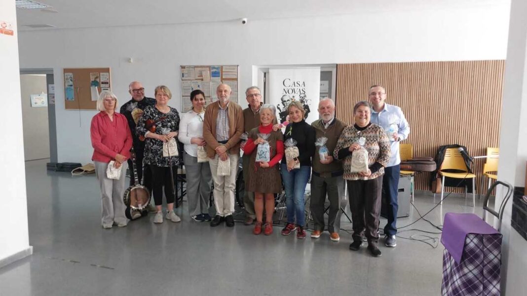 Eine Gruppe von Musikern der Asociación Francisco Casanovas gab am Freitag im CRIS ADIEM Torrevieja ein bewegendes Live-Konzert im Rahmen ihres laufenden Programms „Gesundheitskonzerte“.