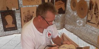 Art, Crafts, and Swing at Jávea’s Port Every Saturday and Sunday morning in Javea, a charming art and craft market takes place, and on Sunday, the 13th of March, you can also enjoy some authentic swing dancing.