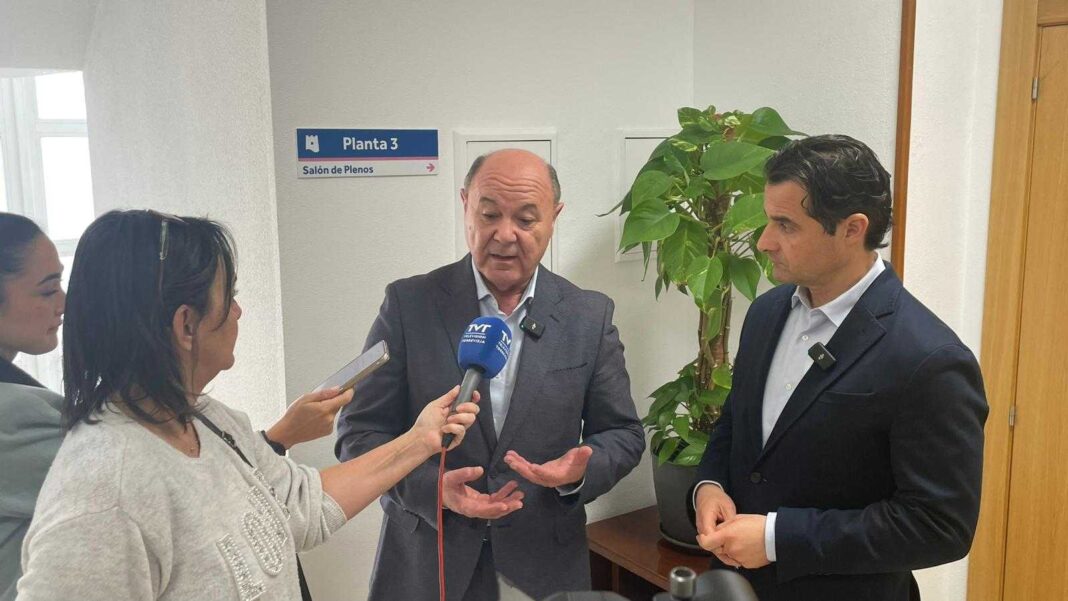 The President of the Consell Escolar de la Comunitat Valenciana (CECV), Juan Salvador Oliver, visited Torrevieja Town Hall this week to present the “Your Voice Matters” campaign to the local educational community.