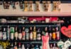 De top 3 partyhostels in Boedapest: de ultieme toplijst Boedapest heeft zijn reputatie als een van Europa's ultieme feeststeden verdiend – en stelt nooit teleur. Van iconische ruinbars en nachtclubs tot riviercruises en thermale baden, de stad weet hoe ze het feest tot ver na middernacht gaande moet houden. Voor reizigers die midden in de actie willen zitten, zijn de partyhostels van Boedapest meer dan alleen een plek om te slapen.