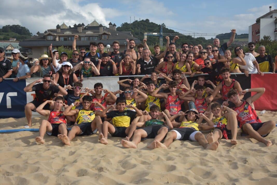 Club Balonmano Playa Rayito Salinero is preparing to launch a new season at a landmark moment in its history, as the beach handball club celebrates its 10th anniversary and strengthens its standing as one of the sport’s leading names in Spain.