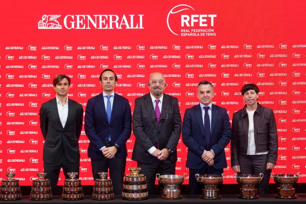 Generali wordt officieel partner van de Real Federación Española de Tenis (RFET) dankzij een nieuwe overeenkomst die de periode 2026-2028 bestrijkt. Dit markeert een nieuwe stap in de betrokkenheid van de club bij de sport.