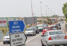 Emergency Crews Battle ‘Wall of Traffic’ as CV-95 Bottleneck Puts Heart Patients in Mortal Danger! Instead of construction crews, the government is throwing €1.3 million at yet another mountain of paperwork, tendering a massive 25-month contract just to study how to actually build the road