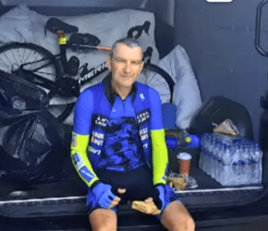 Högre irländsk marinofficer bland tre kritiskt drabbade efter cykelolycka i Orihuela Donal Goulding, en högre tjänsteman vid den irländska sjöförsvaret, var bland en grupp cyklister som var inblandade i en allvarlig kollision nära Costa Blanca på onsdagen. Två andra medlemmar i gruppen fördes också till sjukhus, medan Goulding ådrog sig de allvarligaste skadorna och för närvarande ligger i koma.
