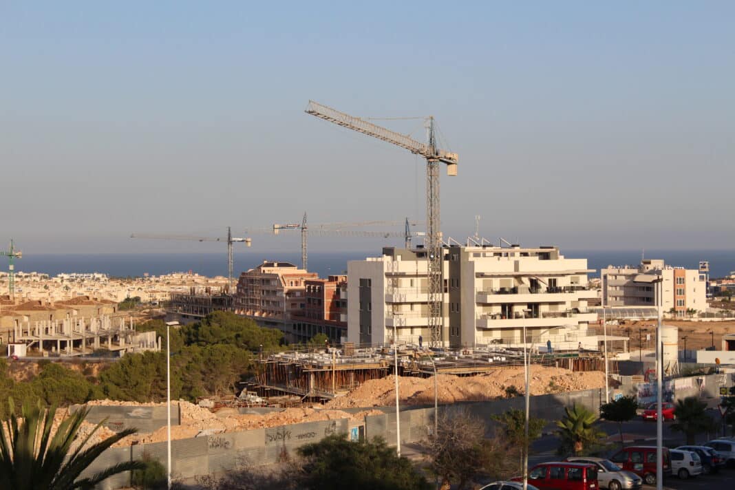 The Vega Baja has emerged as the driving force behind construction in Alicante province, recording a sharp surge in new developments during 2025.