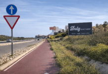 Plans Unveiled for 10-Storey Hotel and Tourist Apartments in La Mata Duly Investment Home has applied to Torrevieja City Council to redevelop a 12,000-square-metre plot between the N-332 and Avenida de los Europeos. The proposal includes two stepped high-rise blocks combining hotel accommodation with around 120 tourist apartments.