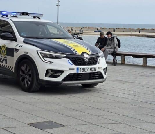 Angrep på sjøsiden i Torrevieja utløser krav om sikkerhetstiltak Ordføreren i Torrevieja, Eduardo Dolón, har innstendig oppfordret Spanias sentralregjering til å utplassere flere Guardia Civil-betjenter, og advarer om at byen står overfor en «ekstremt alvorlig» sikkerhetssituasjon før den travle høytiden.