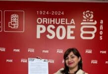 Le PSOE réclame un plan urgent de refroidissement des salles de classe face à l'intensification des vagues de chaleur dans les écoles d'Orihuela. La conseillère socialiste María García a déclaré que la question était devenue un enjeu de santé, d'égalité et de normes éducatives, arguant que les écoles ne pouvaient pas continuer à fonctionner dans des conditions de températures extrêmes.