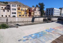 Orihuela intensifica la lotta contro le zanzare dopo un'impennata di attività Il consiglio comunale di Orihuela ha intensificato le misure di controllo delle zanzare in tutto il comune a seguito di un notevole aumento dell'attività di questi insetti nelle ultime settimane, in particolare nelle zone vicine al fiume.