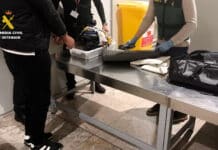 COCAINE HAUL SEIZED AT ALICANTE AIRPORT: 3.5KG DISCOVERED IN HIDDEN SUITCASE COMPARTMENTS Subsequent investigations revealed that both the suspect and the luggage had followed an international travel route originating in South America