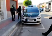 Dolores Arrest of Smishing Ring That Defrauded Victims Across Spain The Guardia Civil has arrested a 32-year-old man in Dolores accused of carrying out three frauds using "smishing"—text-message phishing that impersonates banks to extract victims' financial details. The scams, investigated under case Nodo_26, caused combined losses exceeding €2,000.