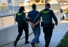 Rojales Couple Accused of Draining €86,000 from Elderly Briton’s Bank Accounts Investigators quickly focused on people close to the victim. As inquiries progressed, officers identified a couple who had lived in Rojales for years and who also ran a local consultancy aimed at foreign residents.