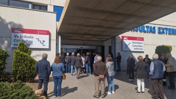 According to the Platform for 100% Public and Quality Healthcare in the Torrevieja Health Department, the current system is no longer adequate. Its spokesperson, Manuel Gómez Costa, says healthcare planning in the Vega Baja is “obsolete” and does not reflect the area’s real needs.