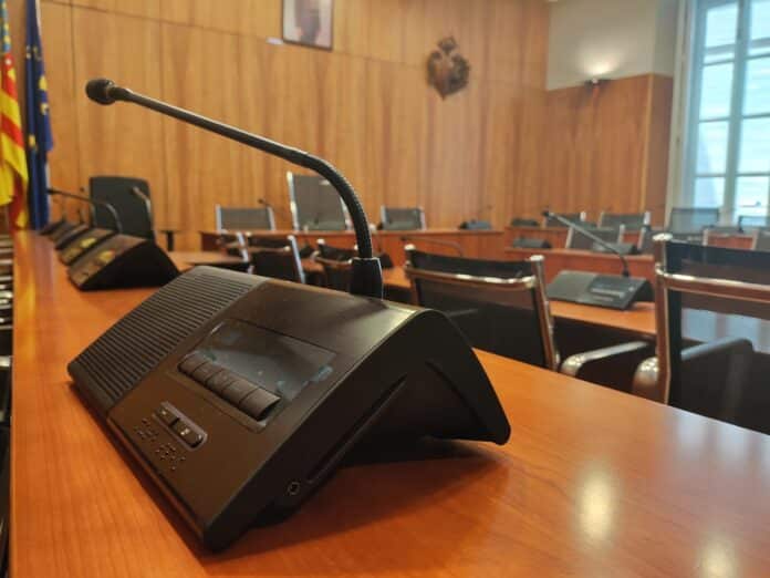 The plenary session also approved the acceptance of powers delegated by the Generalitat Valenciana for the construction of a second health centre on the Orihuela coast.