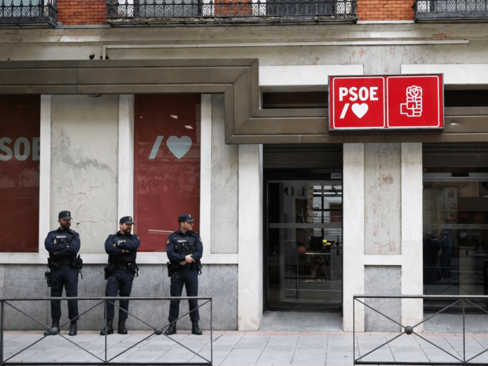 Spanish Civil Guard officers attended the national headquarters of the ruling Socialist Party, PSOE, in Madrid on Wednesday as part of a High Court investigation into an alleged network accused of trying to interfere with judicial proceedings affecting the party and the government.