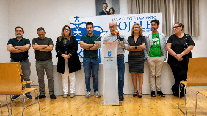 PSOE Mayor Pérez appeared at a press conference on Thursday alongside members of his governing team, two days after it emerged that Smith was one of the suspects arrested by the Guardia Civil.