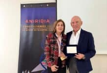 THE SPANISH ANIRIDIA ASSOCIATION HONOURS DR ALIÓ FOR HIS COMMITMENT TO PATIENTS Professor Jorge Alió has been honoured by the Spanish Aniridia Association for his ‘invaluable contribution to the organisation’s work and his commitment to people with aniridia’.