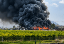 Fire at Orihuela Scrapyard Triggers Massive Smoke Plume close to Vega Baja Hospital The fire started along the Orihuela–Almoradí road and prompted a rapid response from fire crews based in both municipalities. The incident occurred just 400 meters from the Vega Baja Regional Hospital in San Bartolomé, a district of Orihuela.