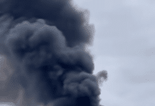 Fire at Orihuela Scrapyard Triggers Massive Smoke Plume close to Vega Baja Hospital The fire started along the Orihuela–Almoradí road and prompted a rapid response from fire crews based in both municipalities. The incident occurred just 400 meters from the Vega Baja Regional Hospital in San Bartolomé, a district of Orihuela.