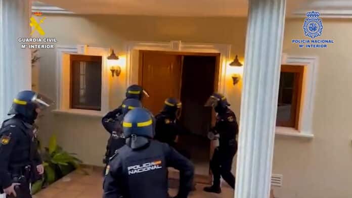 The operation, named Poncho-Transformer-Wheels25, led to the arrest of nine people — seven men and two women aged between 29 and 52 — and six property searches across the Alicante province towns of La Nucía, Alfaz del Pi, Altea and Villajoyosa.