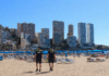 Britischer Tourist nach versuchtem Mord am Strand von Benidorm festgenommen Gegen den Mann wird derzeit wegen des Verdachts auf versuchten Mord, Körperverletzung und Bedrohung ermittelt. Das Verfahren wurde an das zuständige Gericht in Benidorm übergeben.