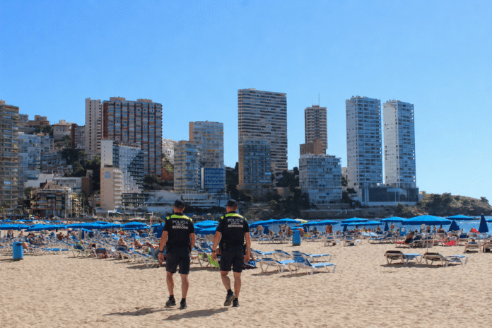 The man is currently under investigation on suspicion of attempted murder, assault and threats. Proceedings have been passed to Benidorm’s duty court.