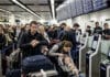 Le directeur des aéroports européens s'en prend à Bruxelles : « Arrêtez de faire comme si les contrôles aux frontières de l'EES fonctionnaient ! » Dans sa critique la plus virulente à ce jour, Stefan Schulte, président de l'ACI Europe, l'association professionnelle du secteur aéroportuaire, a déclaré que les performances du système d'entrée-sortie (EES) suscitaient de vives inquiétudes parmi les dirigeants du secteur aérien. « Les responsables politiques doivent cesser de prétendre que l'EES fonctionne parfaitement », a-t-il affirmé. « Ce n'est pas le cas. »