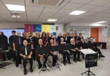 Crescendo Choir Hits the Right Note for Benijófar Food Bank Music, community spirit and generosity combined beautifully on the evening of Monday 25th May as Crescendo International Choir entertained a delighted audience at the Casa de la Cultura in Benijófar.