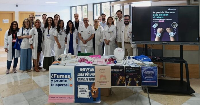 At Sant Joan Hospital, healthcare professionals used the awareness day to remind patients, visitors and staff of the dangers of smoking in hospital areas.