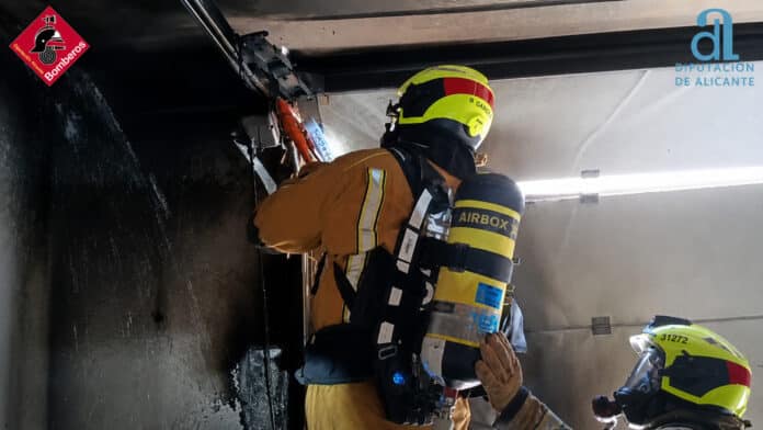 L'incendie s'est déclaré dans une propriété située sur l'Avenida del Mar, l'une des principales routes traversant la zone côtière proche de la frontière avec Torrevieja.
