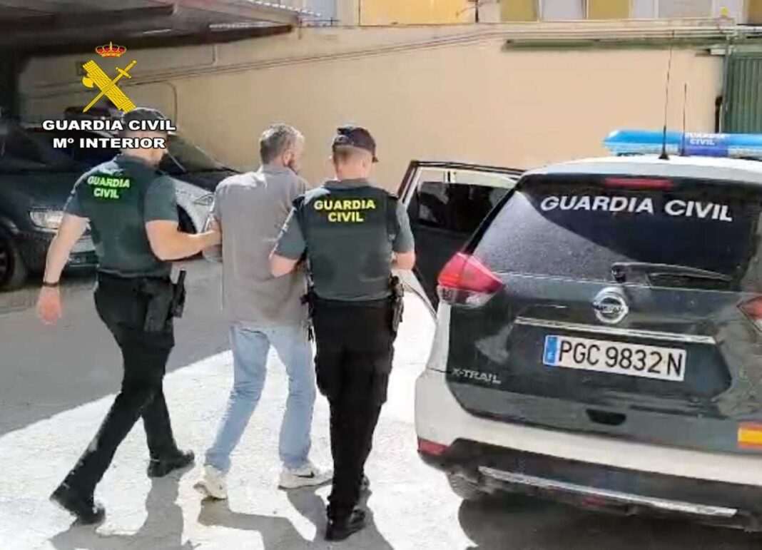The Civil Guard has solved five robberies at businesses in the Murcia region, four of them involving violence or intimidation, after arresting four experienced offenders.