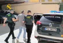 Four Arrested After Five Shop Robberies in Murcia Region The Civil Guard has solved five robberies at businesses in the Murcia region, four of them involving violence or intimidation, after arresting four experienced offenders.