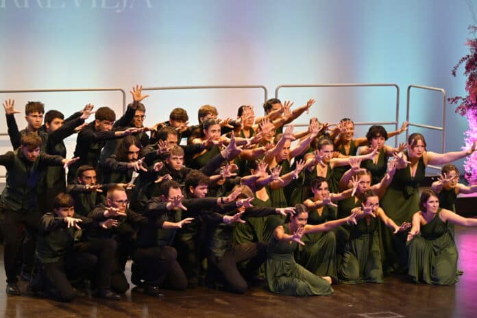 The final competing ensembles were the Ainur Chamber Choir from Las Palmas de Gran Canaria, the Encanto Choir from Griñón, Madrid, and the Aurum Choir from Luanco, Asturias.